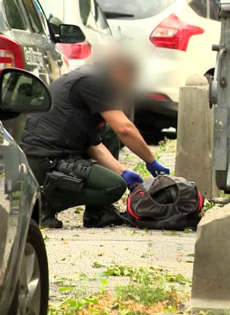 Odhodil ruksak ku kontajneru a utiekol. Dajte ho mame, kričal3538