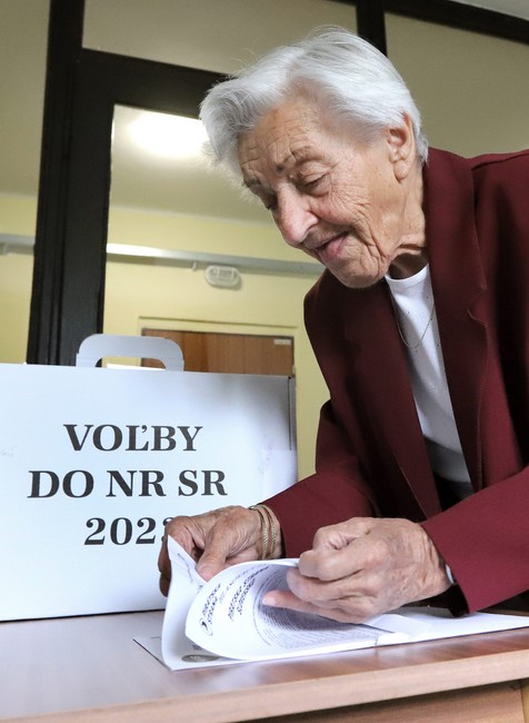 2220230930_volby_102rocna_longauerova_05988577