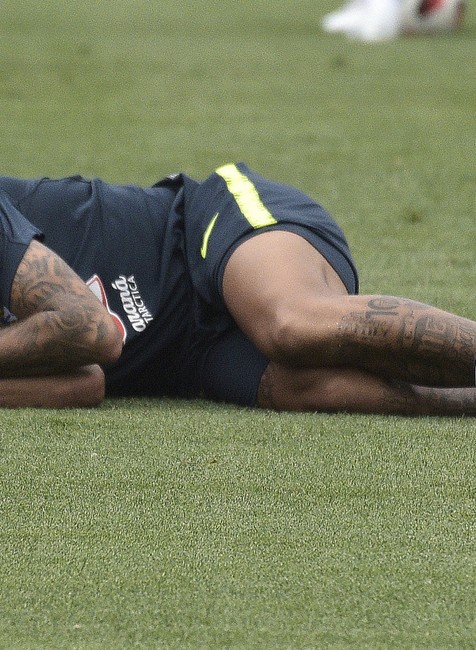 Neymar na trávniku počas tréningu