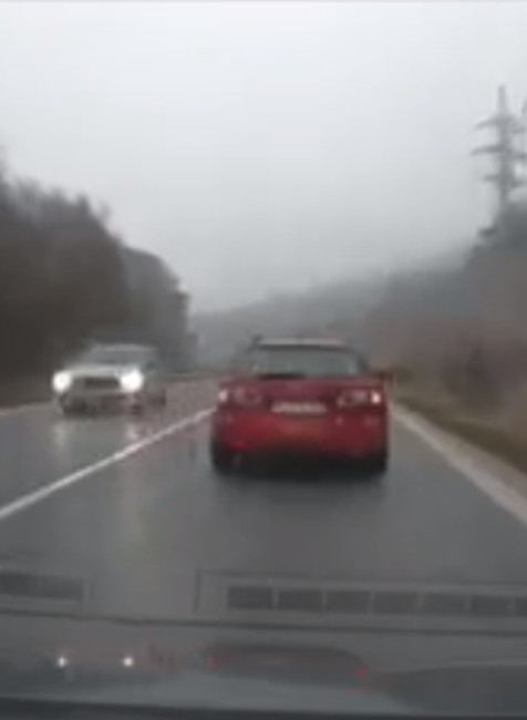 VIDEO: Karma je zdarma. Tak komentovala polícia vodiča, ktorý ohrozoval ostatných a následne nabúral