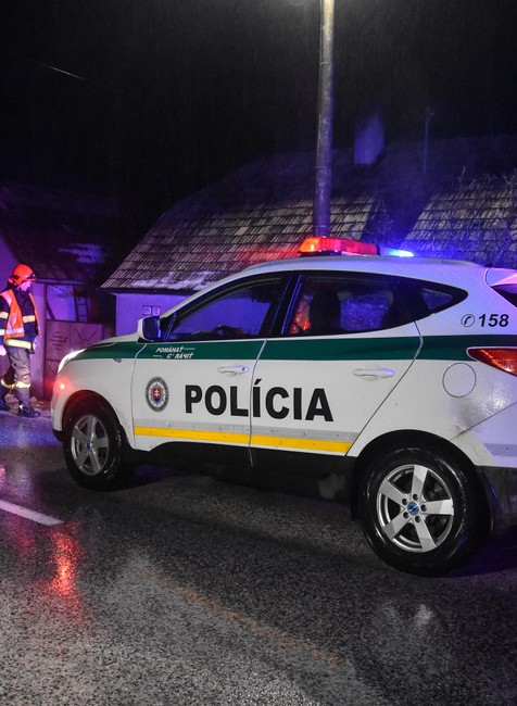 Nehoda policajta v Brezovej pod Bradlom 