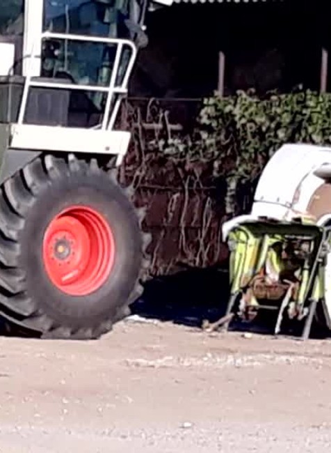 Inšpektorát práce preveroval úmrtie muža, ktorého pritlačil kombajn8