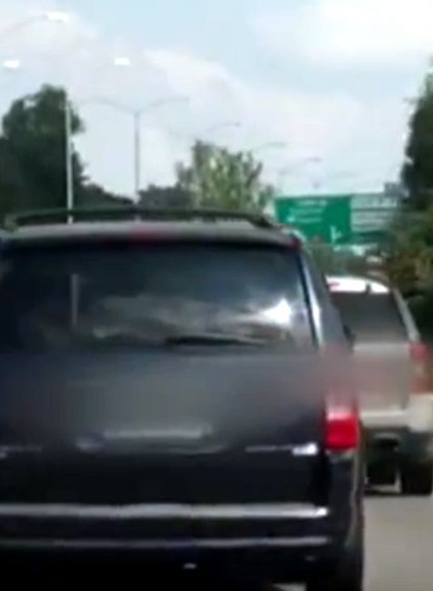 Vodiči pozor. Vytrubovanie, vybrzďovanie či prostredník z okna vás môže vyjsť draho