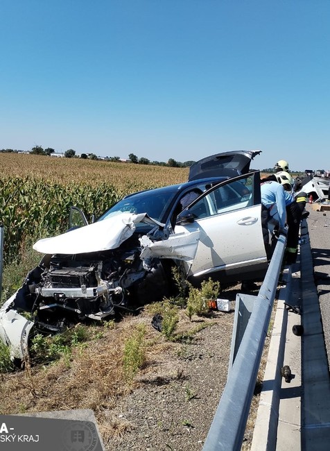 Dopravná nehoda na R7 (1)