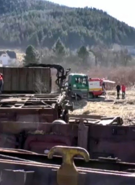 Pílenie vykoľajených vlakov 