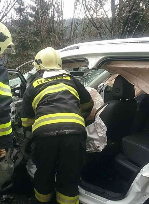 Dopravná nehoda ochromila hlavný ťah na Donovaly