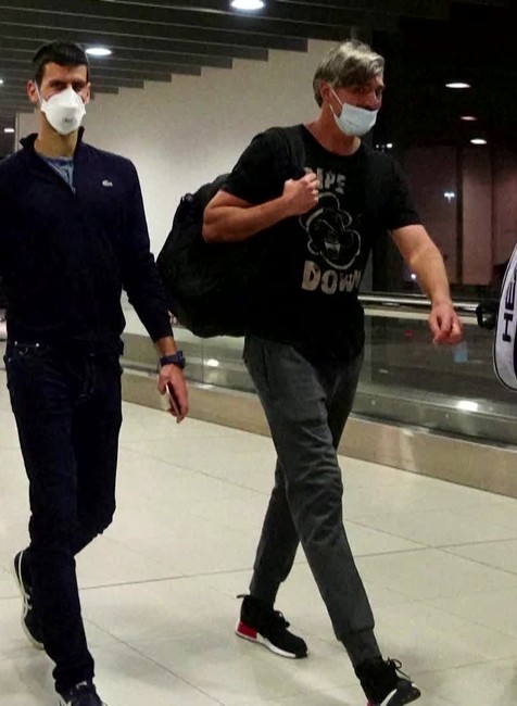 [multi] djokovic letisko 13731