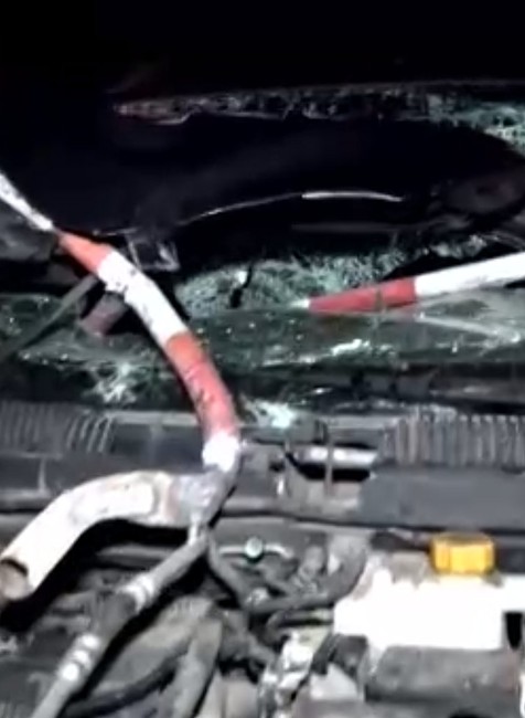 Nabúrala, vycúvala a s vytekajúcim olejom pokračovala v jazde. Policajti u vodičky zistili požitie alkoholu