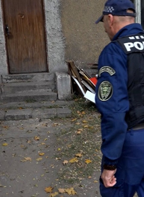 Mestskí policajt našiel zúboženého psa 