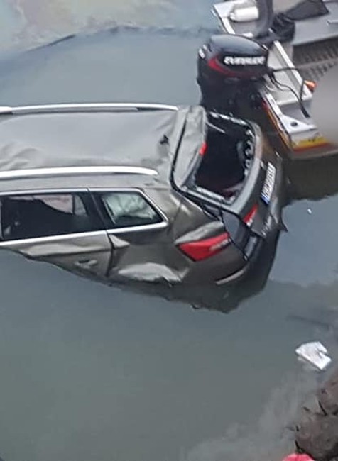 Tragická nehoda na Orave: Auto sa zrútilo z mosta rovno do priehrady