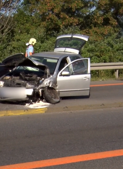 Zrážka troch vozidiel uzavrela diaľnicu do Košíc, v oboch smeroch to spôsobilo kolóny 