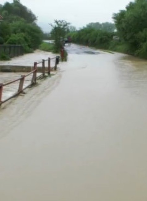 Prietrže mračien a krúpy