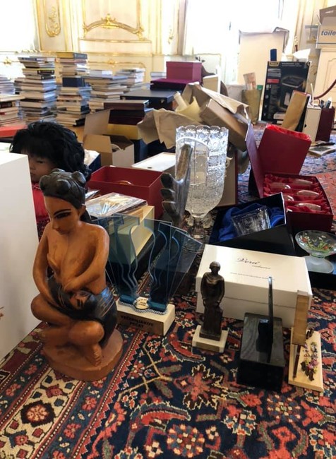 Prezident Kiska zbalil viac ako tisíc darov