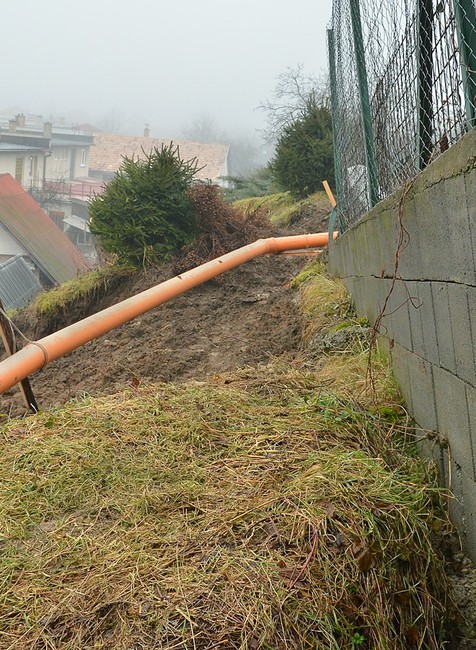 Situácia zosuvu pôdy na ulici Pod kotlom v Krupine.