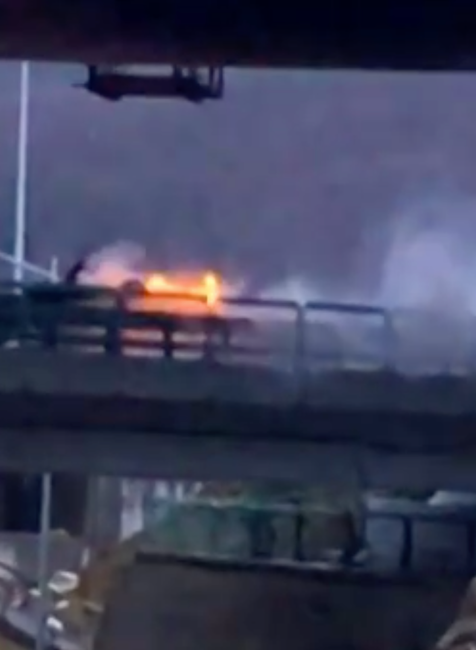 Dopravná nehoda horiaceho auta v Prešove si vyžiadala jednu obeť