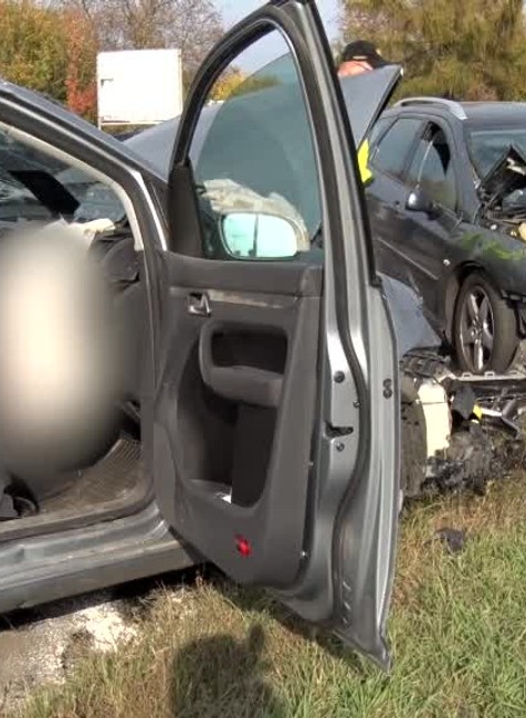 [multi] V zlomku sekundy vošlo vodičke do cesty auto z protismeru! Jej matka bojuje v nemocnici o život a otec zomrel 1335