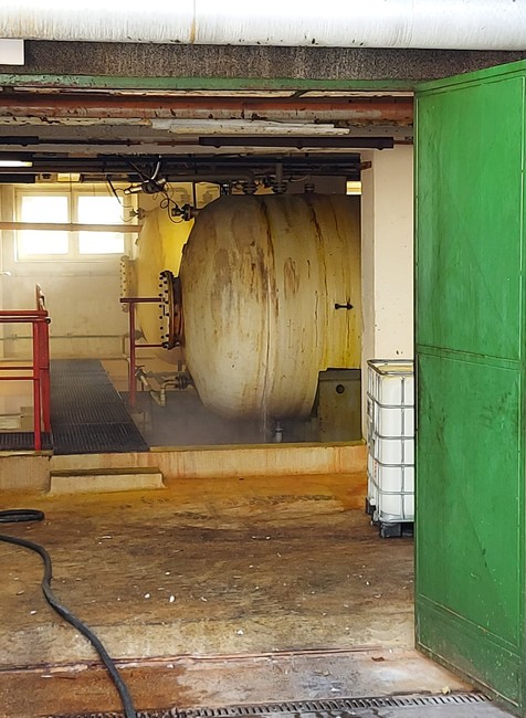 V Leopoldove uniká nebezpečná látka, ľudí z areálu hasiči evakuovali