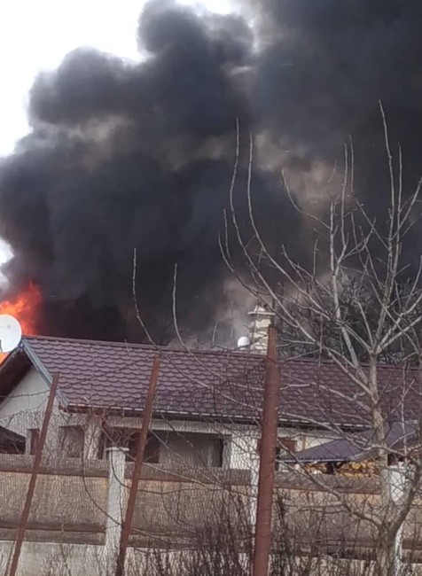 V Devínskej Novej Vsi horí rodinný dom