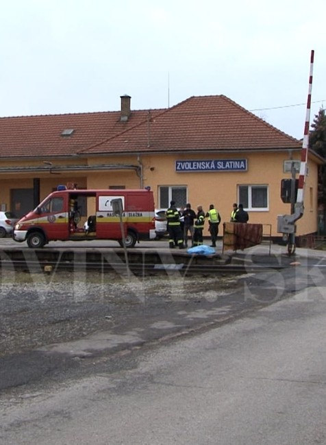 Vlak zachytil muža, ktorý stál príliš blízko pri železničnom priecestí