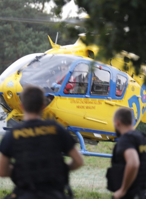 Dieťa vypadlo z okna z 10 metrov. Na policajnej stanici skončil opitý otec