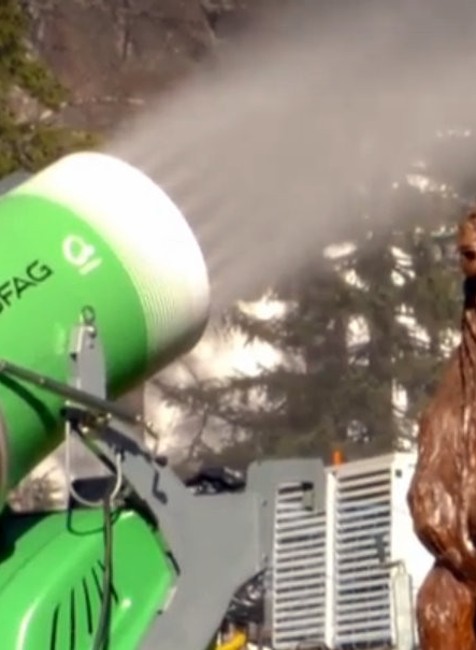 Ľadová krása v ohrození. Umelcom v Tatrách komplikujú prácu teploty