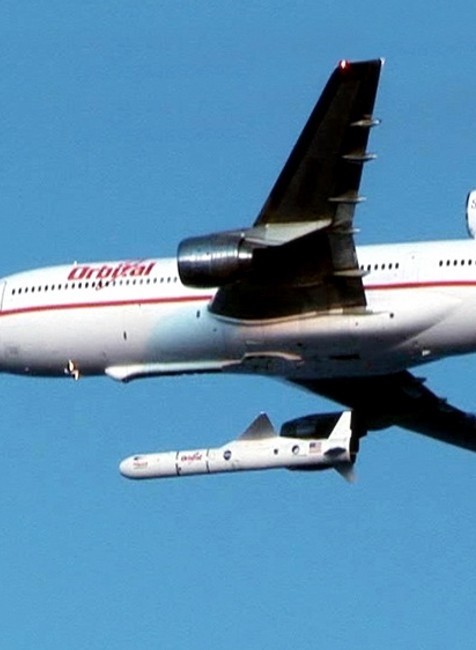 NASA družica teleskop NuSTAR lietadlo L-1011 Orbital vesmír raketa