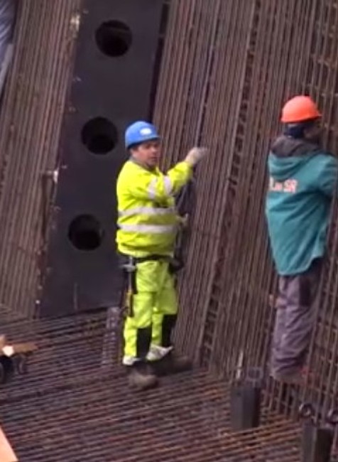 Poslanci chcú preveriť vážne podozrenia o odpade, ktorý doviezli pod výstavbu obchvatu. Odpad vraj môže byť kontaminovaný