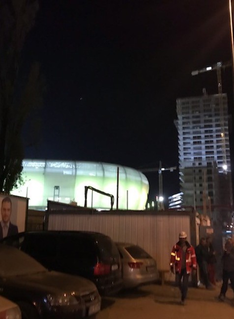 FOTO: Nový futbalový štadión sa konečne rozsvietil