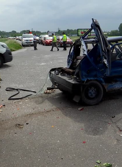 Nehoda troch áut v Komárne. V jednom sedela aj žena pred pôrodom13135