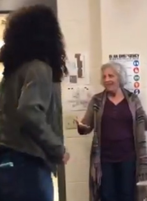 VIDEO: Dojímavý skutok triedy. Pred Vianocami dojali osamelú učiteľku k slzám