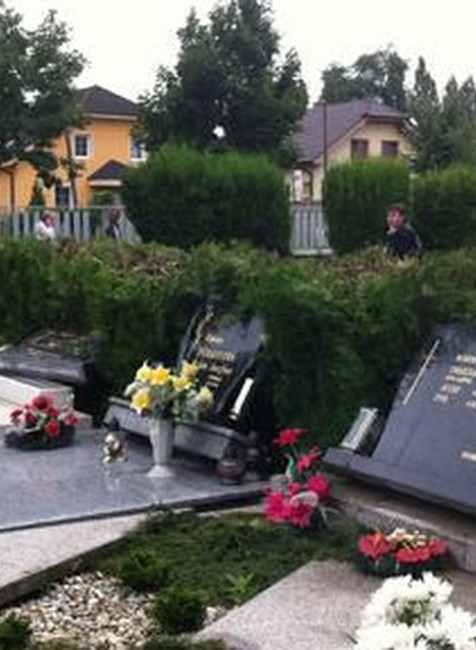 hroby_zničené_Rohožník_neznámi vandali