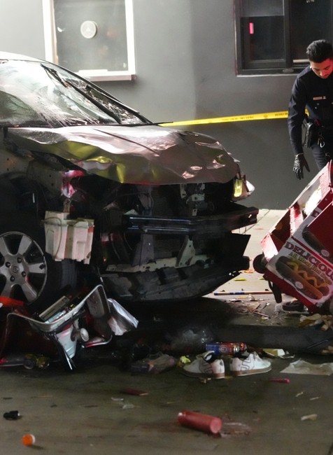 Los_Angeles_Vehicle_into_Crowd533077