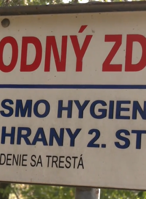 V dedinke pod kopcami nemajú vodu. Bojujú aj so žltačkou