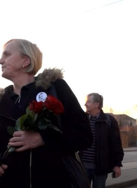 Zlatica Kušnírová chcela Ficovi vrátiť ruže. Na oslavy MDŽ ju nepustili