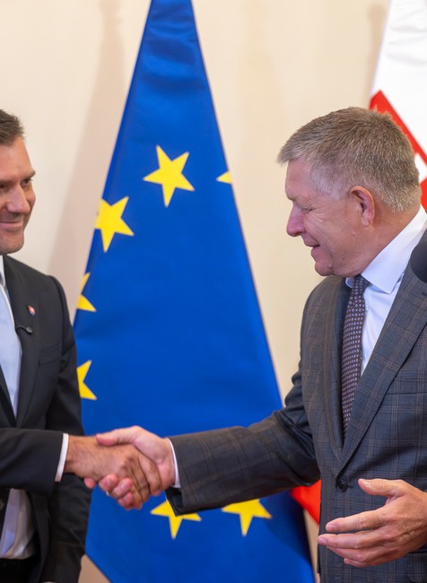 Predseda vlády SR Robert Fico sa stretol s predstaviteľmi U.S. Steel Košice a Nippon Steel Slovakia