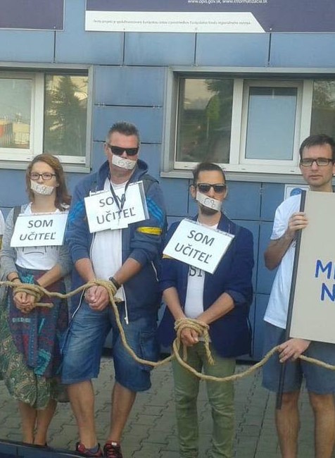 Protest školstvo.jpg