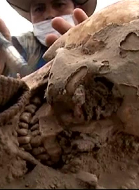 Archeológovia objavili hrobku s pozostatkami 16 čínskych migrantov1581