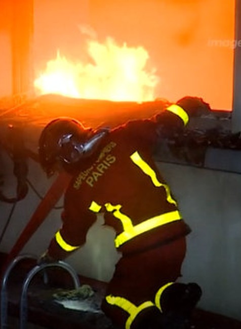 Obytný dom zachvátil obrovský požiar, vyžiadal si už najmenej 7 obetí