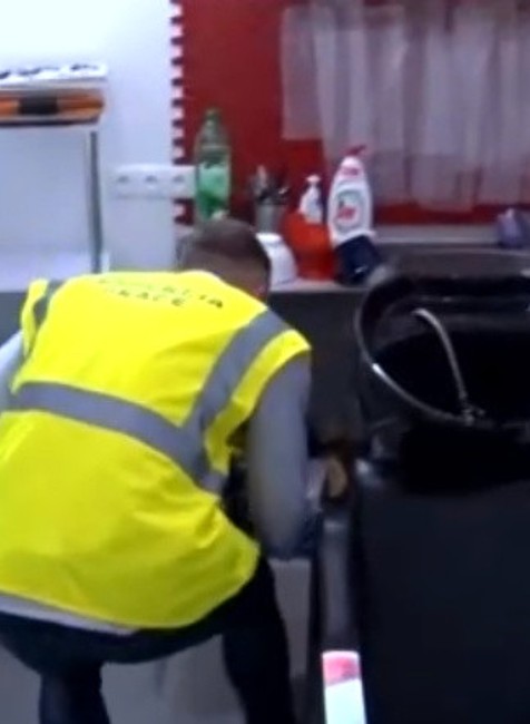 Netradičná kontrola. Inšpektori si posvietili na kaderníctva 