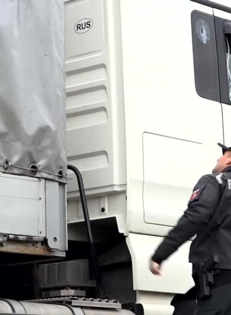 [multi] Migranti v kamióne 183