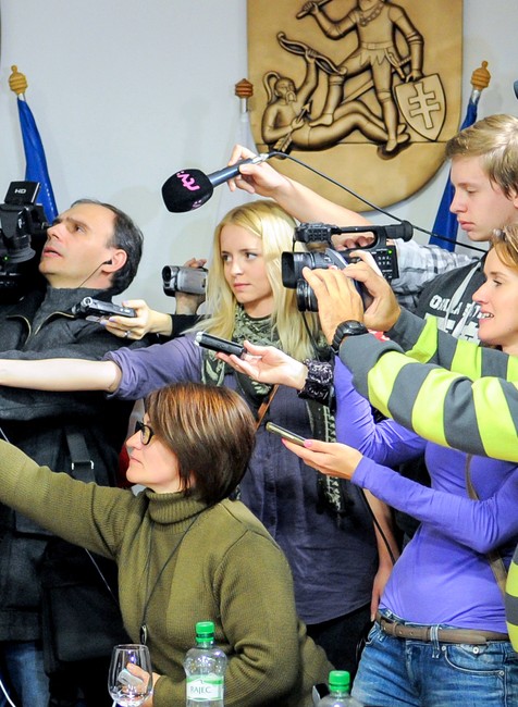 Belica novinári zboku