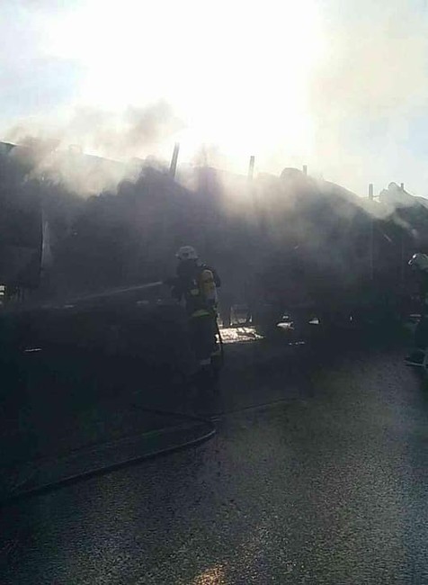 Na ceste R1 zachvátili plamene kamión, náves bol plne naložený drevom