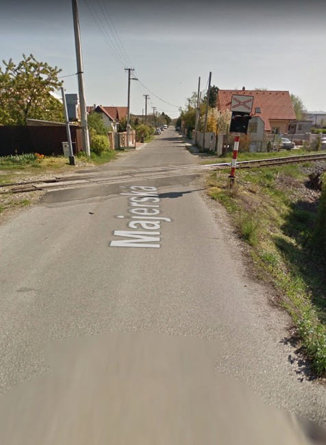 Nehoda vlaku a auta vo Vrakuni 