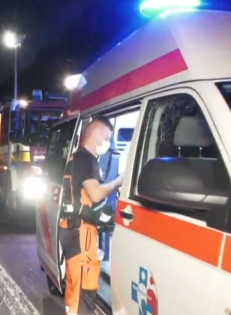 Vážna dopravná nehoda na Horehroní: Vodič vošiel do protismeru, auto zastavili až stromy 