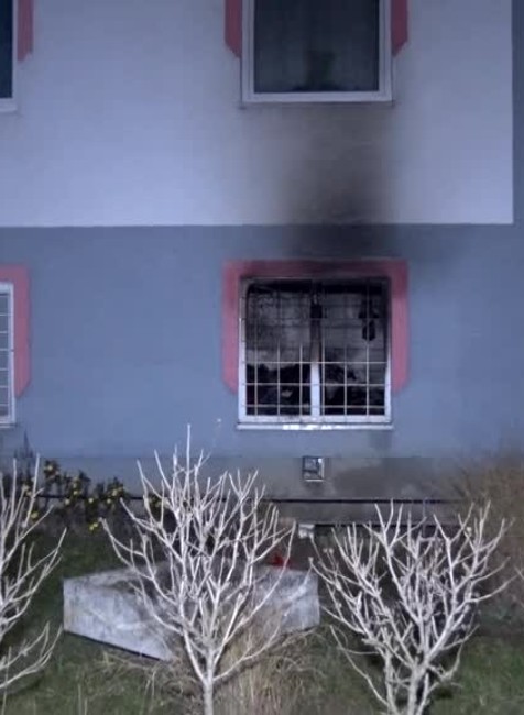 Smrad a chodby plné dymu. Požiar v bytovke si vyžiadal život 48-ročného muža