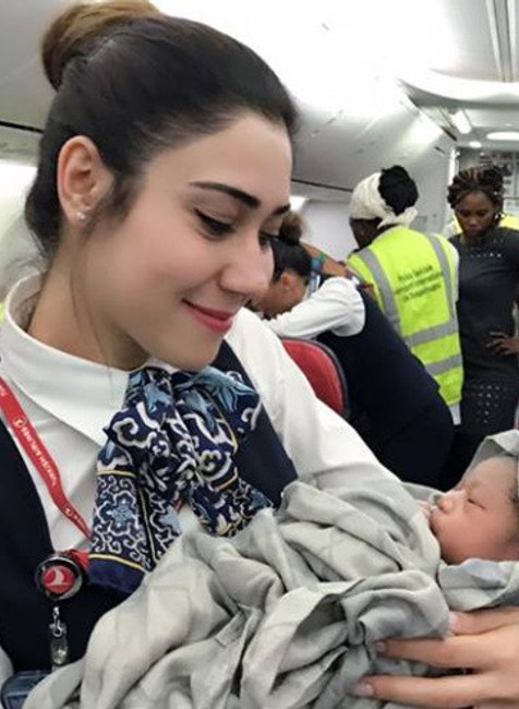 Pôrod lietadlo Turkis Airlines 2