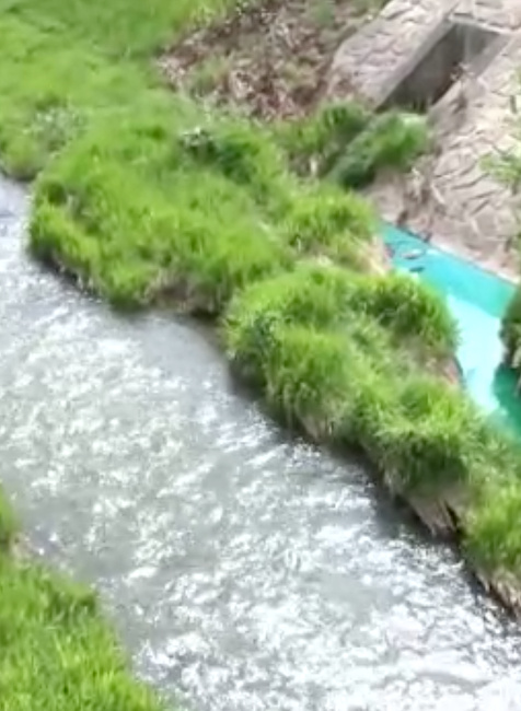 Miestny potok v Žiline dostal zvláštne sfarbenie