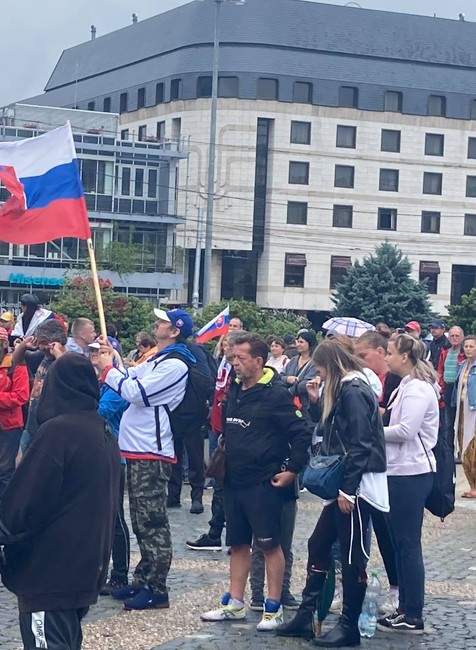 Na Hodžovom námestí organizuje protest štrajkový výbor "O nás".
