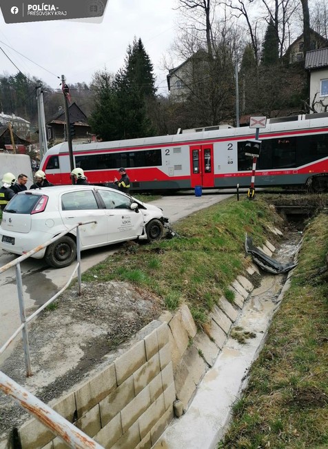 Zrážka auta s vlakom