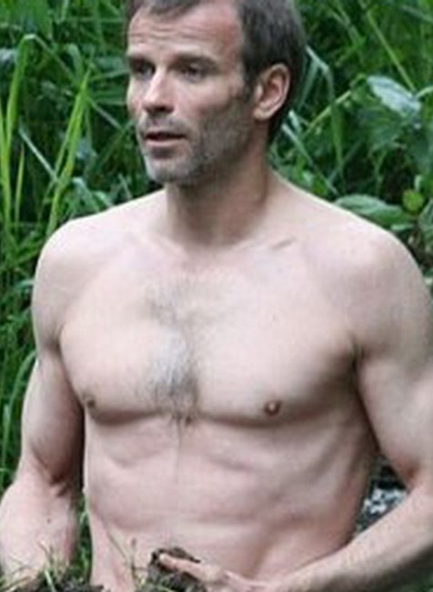 Lukáš Vaculík polonahý vo vode